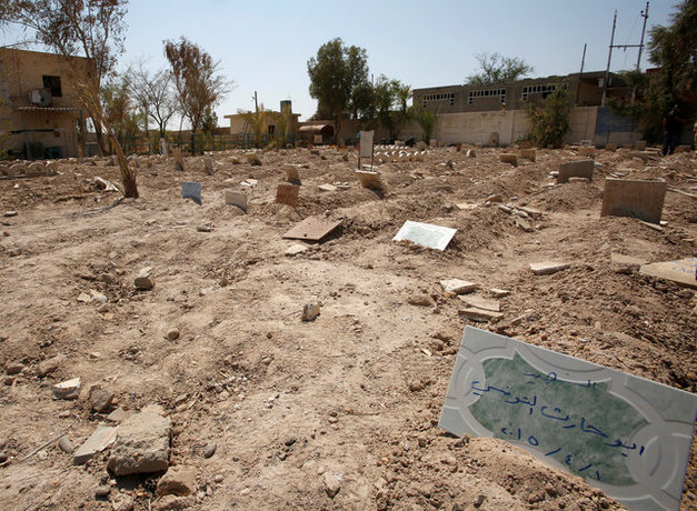 قبرستان داعش‌ها +عکس