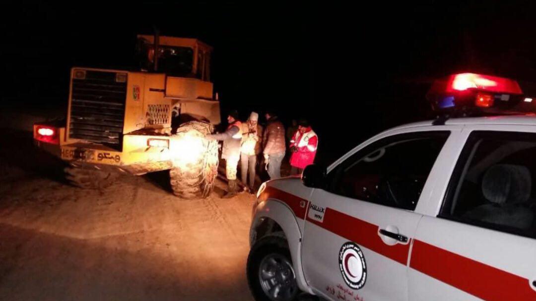 جستجو و نجات بیماران قلبی گرفتار در برف و کولاک در قزوین جستجو و نجات بیماران قلبی گرفتار در برف و کولاک در قزوین