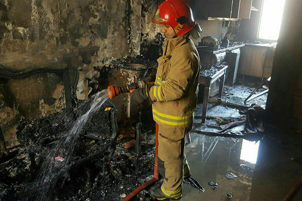 شعلههای آتش در منزل مسکونی جان زوج اندیمشکی را گرفت شعلههای آتش در منزل مسکونی جان زوج اندیمشکی را گرفت