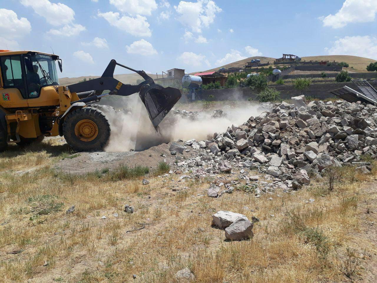 ۱۲ بنای غیر مجاز در اراضی کشاورزی شهرستان قزوین تخریب شد ۱۲ بنای غیر مجاز در اراضی کشاورزی شهرستان قزوین تخریب شد