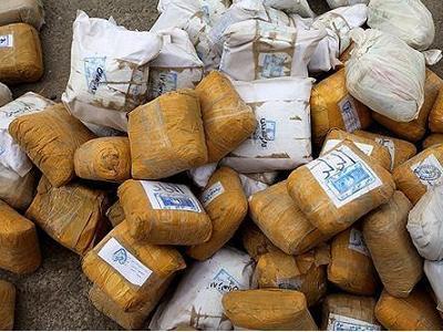 کشف 40 کیلو مواد مخدر در عملیات مشترک پلیس قزوین و اصفهان کشف 40 کیلو مواد مخدر در عملیات مشترک پلیس قزوین و اصفهان