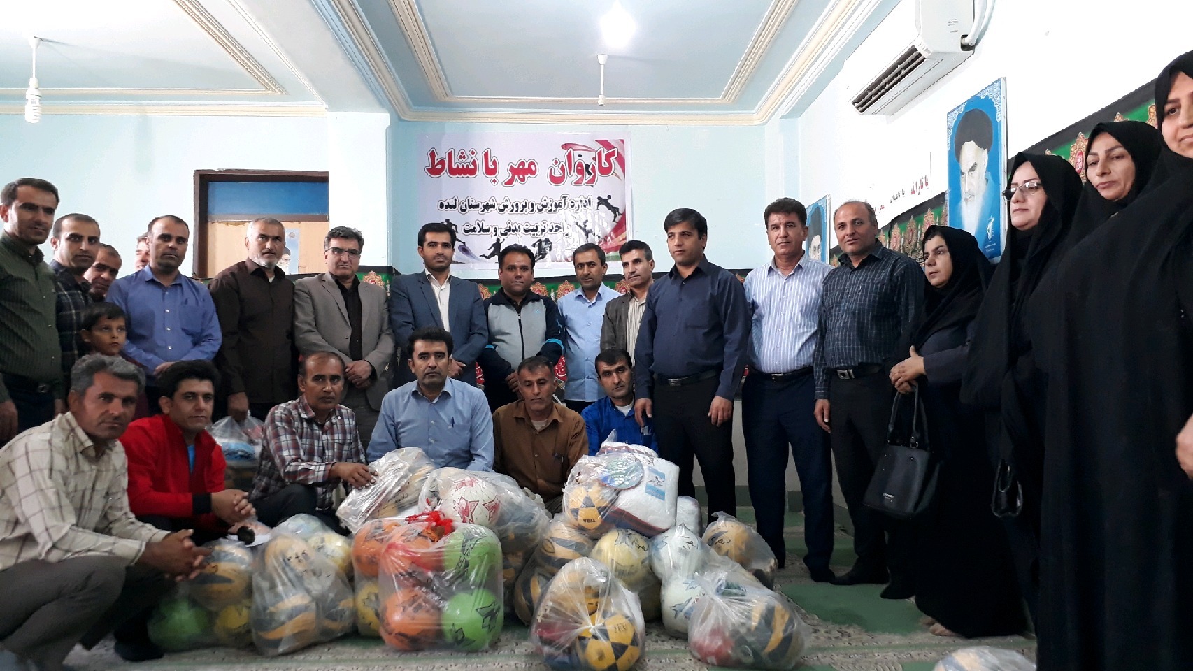 تجهیز ۹۰ مدرسه شهرستان لنده به وسایل ورزشی در آستانه سال نو+تصاویر