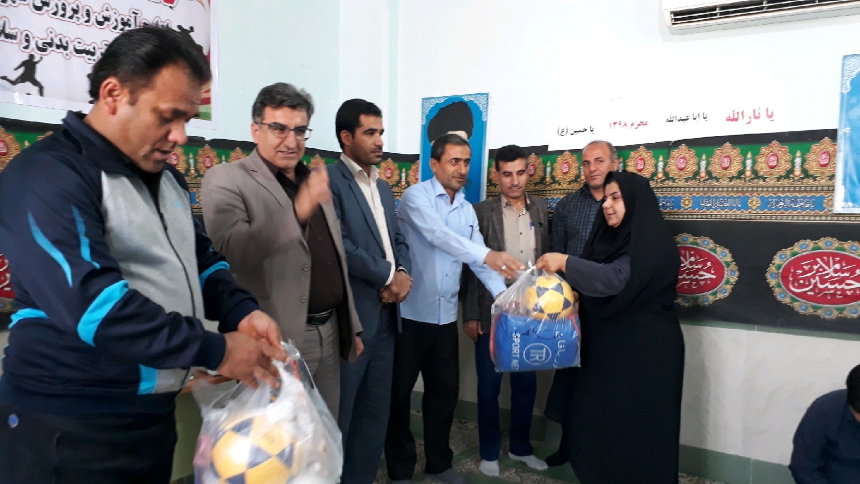 تجهیز ۹۰ مدرسه شهرستان لنده به وسایل ورزشی در آستانه سال نو+تصاویر