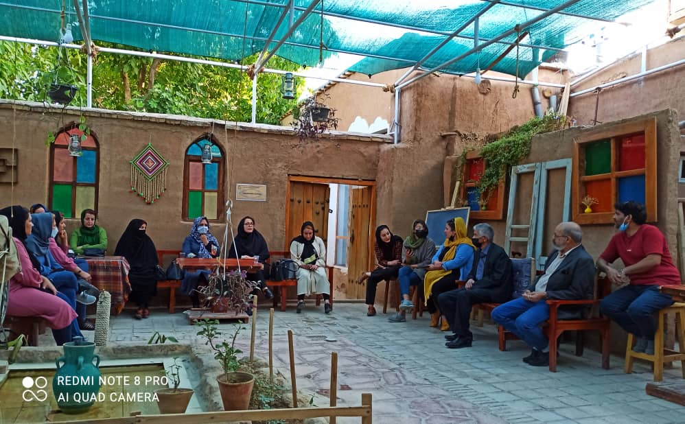 نشست ادبی با حضور دوستداران شعر در اقلید برگزار شد نشست ادبی با حضور دوستداران شعر در اقلید برگزار شد