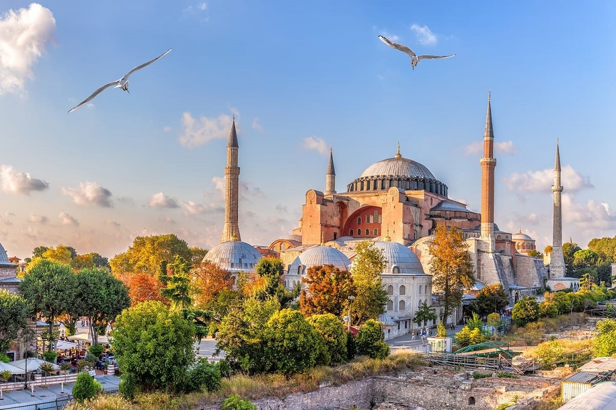 چرا خرید بلیط تهران استانبول را برای تاریخ های نزدیک سخت است؟ چرا خرید بلیط تهران استانبول را برای تاریخ های نزدیک سخت است؟