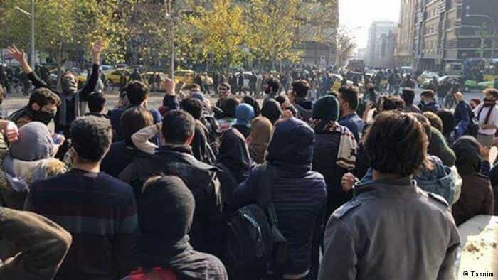 ۲۰ نفر در جریان اغتشاش شب گذشته بازداشت شدند/۱۳ مأمور زخمی شدند ۲۰ نفر در جریان اغتشاش شب گذشته بازداشت شدند/۱۳ مأمور زخمی شدند