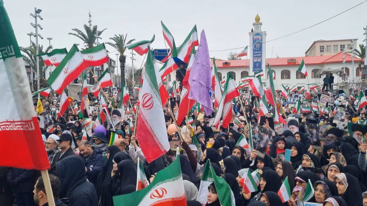 حماسه مردم گیلان، زیر باران؛ پایانی بر سناریوی اغتشاشات/ گیلانیها بار دیگر وفاداری خود را اثبات کردند + فیلم حماسه مردم گیلان، زیر باران؛ پایانی بر سناریوی اغتشاشات/ گیلانیها بار دیگر وفاداری خود را اثبات کردند + فیلم