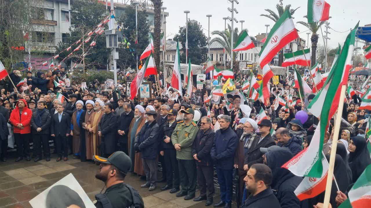 حماسه مردم گیلان، زیر باران؛ پایانی بر سناریوی اغتشاشات/ گیلانیها بار دیگر وفاداری خود را اثبات کردند + فیلم حماسه مردم گیلان، زیر باران؛ پایانی بر سناریوی اغتشاشات/ گیلانیها بار دیگر وفاداری خود را اثبات کردند + فیلم