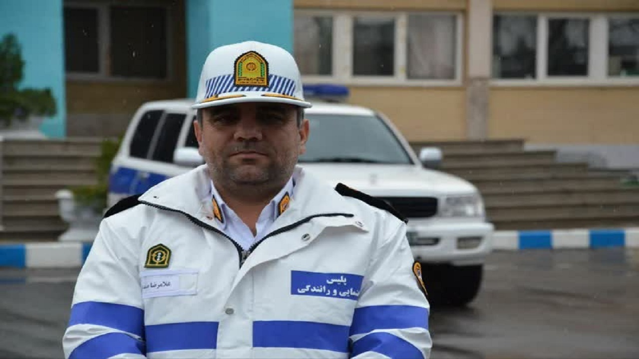 عیدی پلیس راهور قم به رانندگان قمی با تخفیف ۵۰ درصدی