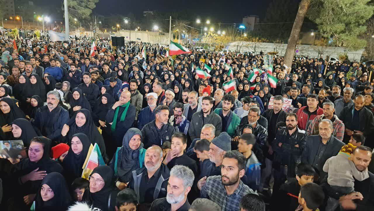 تجمع مردم بیرجند در محکومیت تهاجم نظامی دشمنان و وداع با رهبر شهیدشان