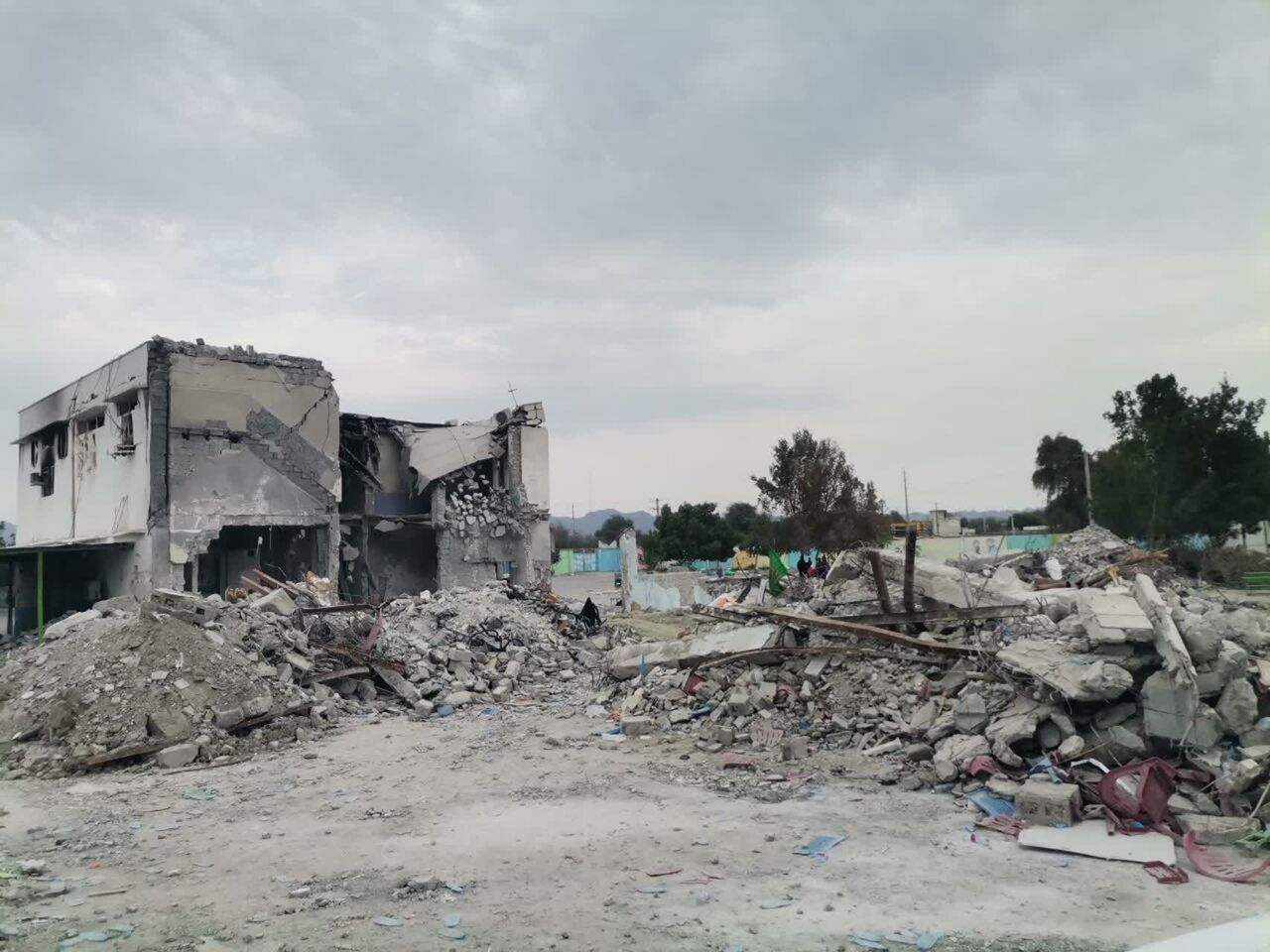 پیگیری جنایت جنگی در مدرسه میناب از طریق مراجع بینالمللی/ «محمدرضا گلزار» برای بازسازی مدرسه پیشقدم شد پیگیری جنایت جنگی در مدرسه میناب از طریق مراجع بینالمللی/ «محمدرضا گلزار» برای بازسازی مدرسه پیشقدم شد