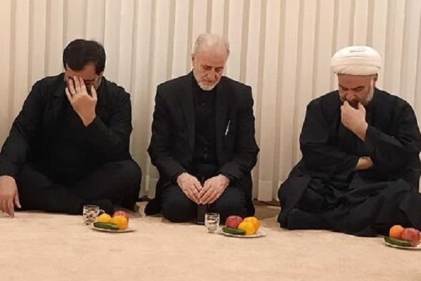 حضور استاندار قم در خانه شهید دکتر علی لاریجانی حضور استاندار قم در خانه شهید دکتر علی لاریجانی