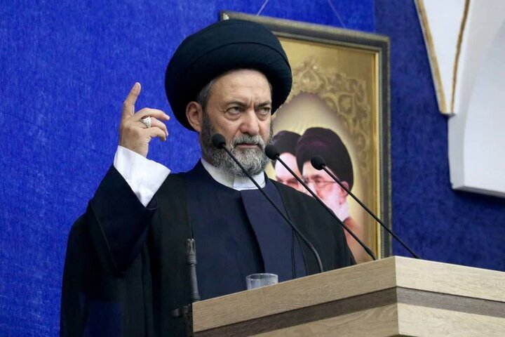 فحاشی پشت سر یک خادم بزرگ ملت نشان نابالغی سیاسی است