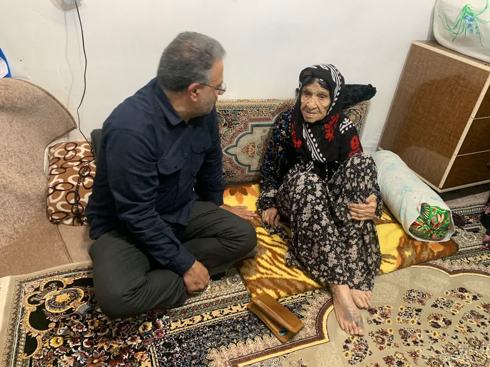 دیدار مسئولان کردستان با خانواده شهدای جنگ رمضان در سروآباد + فیلم