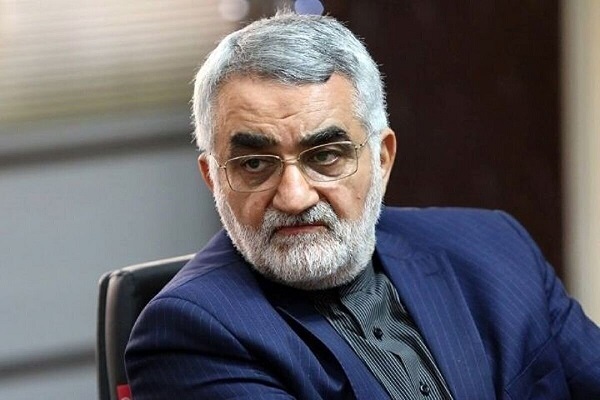 تنگه هرمز، منطقه حاکمیتی ایران و عمان است/ ملت اسیر توئیت‌های ترامپ نشوند