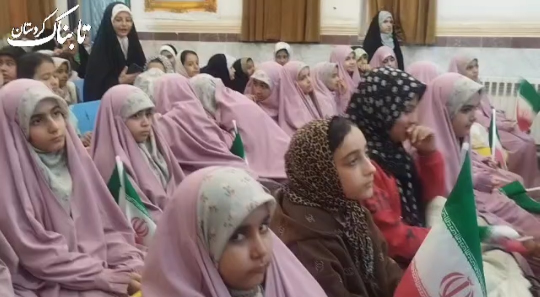 پویش ملی شهدای مدرسه میناب در سریشآباد برگزار شد/ تلفیق یاد شهدا با آموزشهای نوین + فیلم پویش ملی شهدای مدرسه میناب در سریشآباد برگزار شد/ تلفیق یاد شهدا با آموزشهای نوین + فیلم