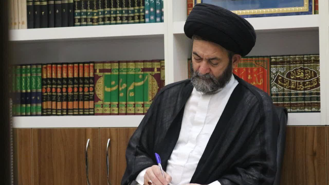ذرهای از آثار انسانیت در رئیس سلطنت طلبها نمانده است ذرهای از آثار انسانیت در رئیس سلطنت طلبها نمانده است