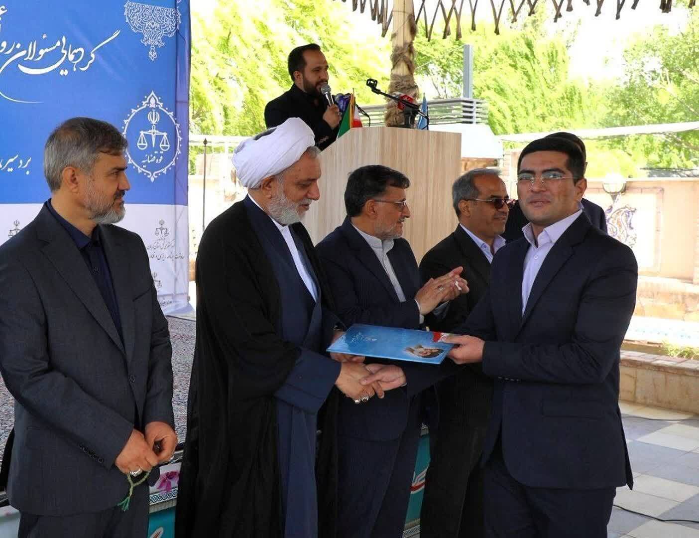 ادارهکل ثبت اسناد کرمان رتبه نخست روابط عمومی دستگاههای تابعه دادگستری را کسب کرد ادارهکل ثبت اسناد کرمان رتبه نخست روابط عمومی دستگاههای تابعه دادگستری را کسب کرد