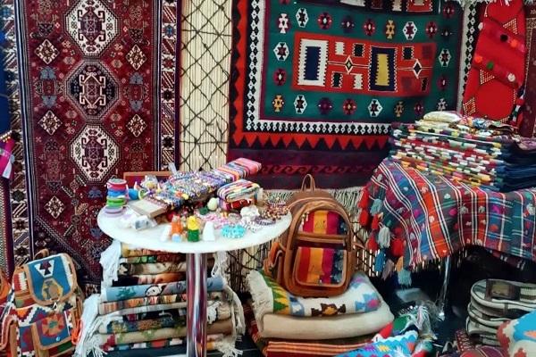 انحراف تسهیلات و ضعف بازار فروش؛ دو چالش جدی صنایع دستی کهگیلویه و بویراحمد انحراف تسهیلات و ضعف بازار فروش؛ دو چالش جدی صنایع دستی کهگیلویه و بویراحمد