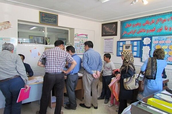 پایان تراکنشهای خاکستری در مدارس فارس؛ کارتخوانها مرز میان مشارکتهای داوطلبانه و تخلفات ثبتنام را روشن میکنند