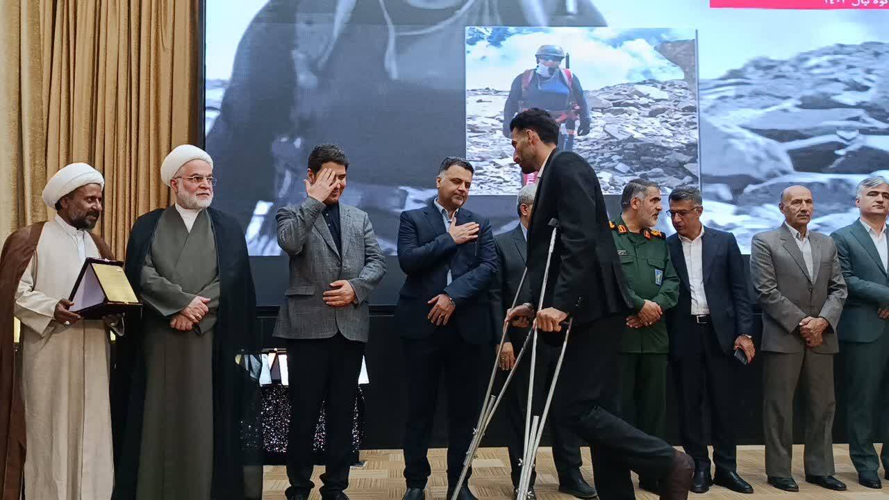 تجلیل از قهرمانان ورزش کردستان/ مدال‌آوران، مربیان و داوران بین‌المللی مورد تقدیر قرار گرفتند + تصاویر
