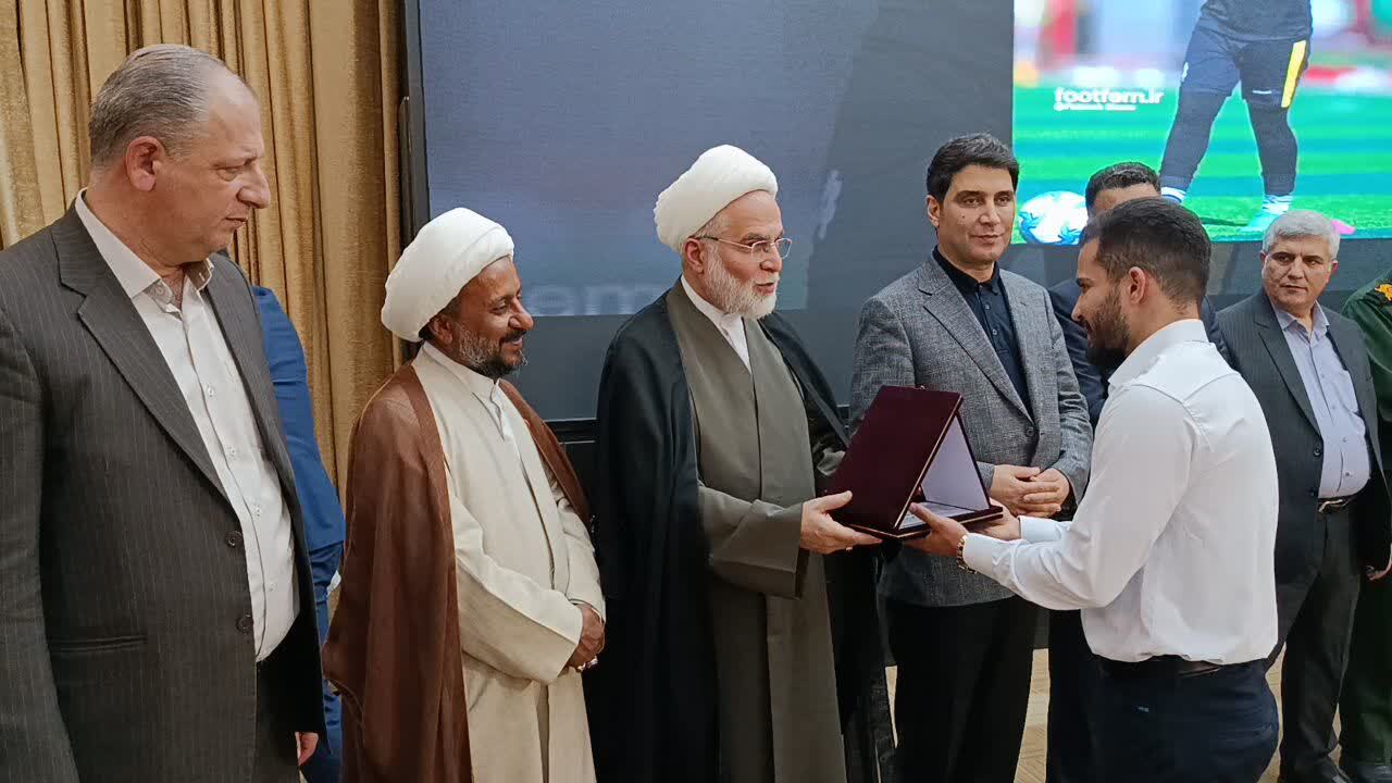 تجلیل از قهرمانان ورزش کردستان/ مدال‌آوران، مربیان و داوران بین‌المللی مورد تقدیر قرار گرفتند + تصاویر