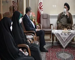 امام جمعه اصفهان بر نظارت دقیق فرایند خصوصی سازی بانک ها تاکید کرد