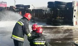 واژگونی تانکر حامل سوخت گاز مایع در بزرگراه آزادگان