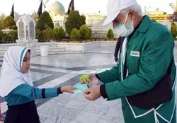 توزیع ۱۰ میلیون ماسک و ۶۰۰ تُن محلول ضدعفونی در حرم رضوی