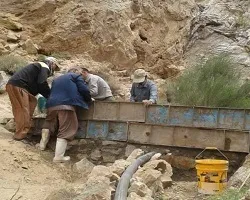 ساخت بند سیمانی تامین آب آشامیدنی وحوش در پناهگاه عباس آباد نایین