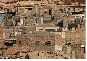 شیروانی های ناپایدار منبع آب اهواز تبدیل به پارک و مغازه می شوند