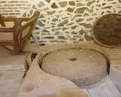 چرخش سنگ های آسیاب آبی خان زواره پس از 60 سال