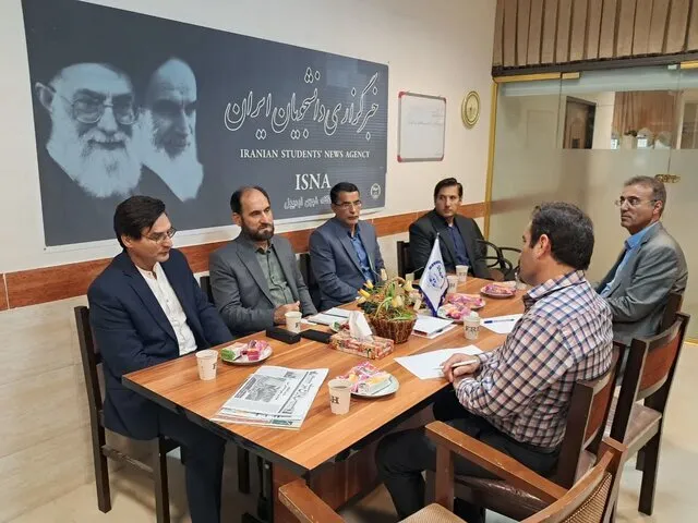 معلم باید الگوی جامعه باشد