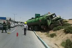 تصادف زنجیره ای در پی انحراف تانکر حامل سوخت در اصفهان