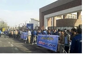 کارگران گروه ملی فولاد در نماز جمعه حضور یافتند