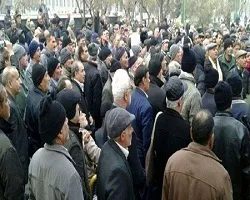 تجمع بازنشستگان ذوب آهن مقابل استانداری اصفهان