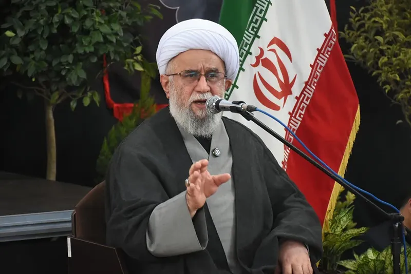 رهبر معظم انقلاب جهان اسلام را در مسیر عزت هدایت کرد/ شجاعت و درایت، رمز عبور از بحران‌های کشور است