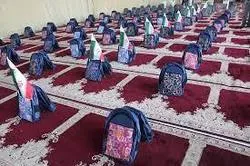 اهداء ۵ هزار بسته آموزشی به دانش آموزان نیازمند
